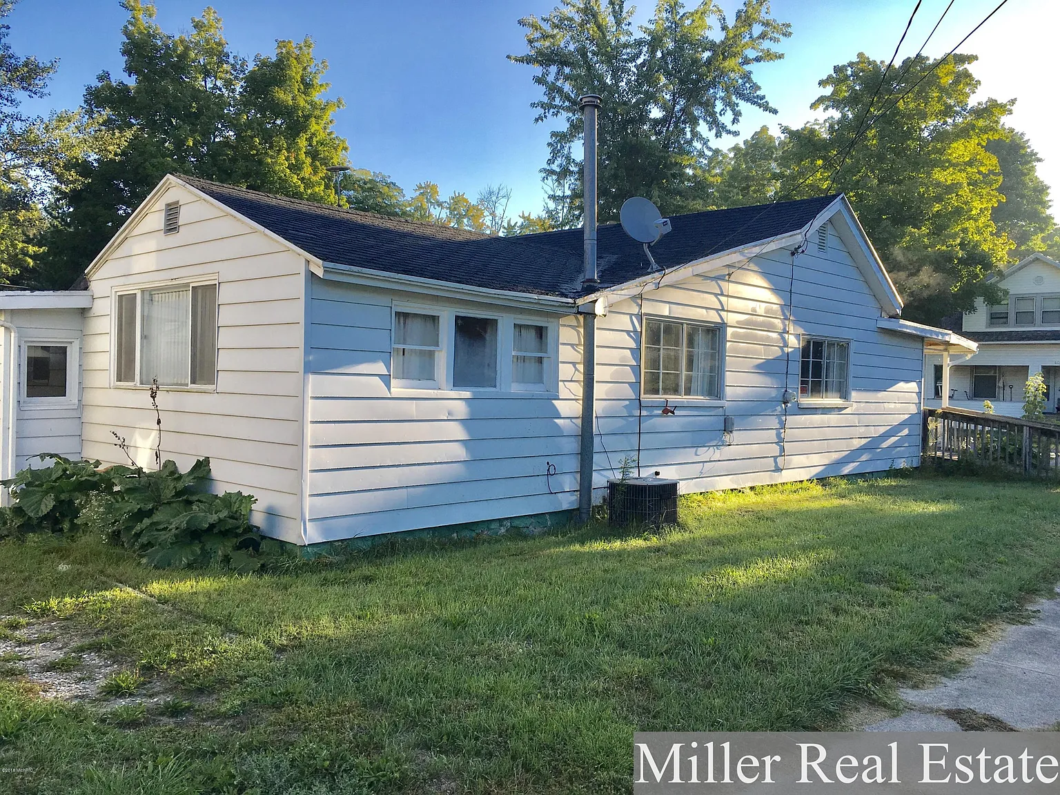 403 Phillips St photo 1