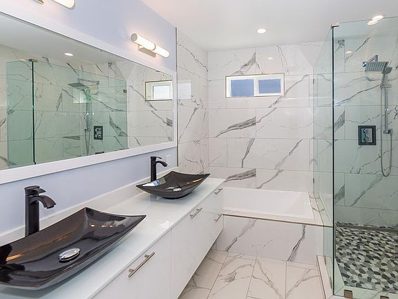 3rd image of 6850 Encino Ave