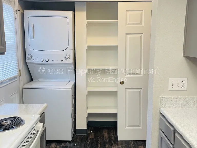 453 S Kittredge St #A — Photo 9