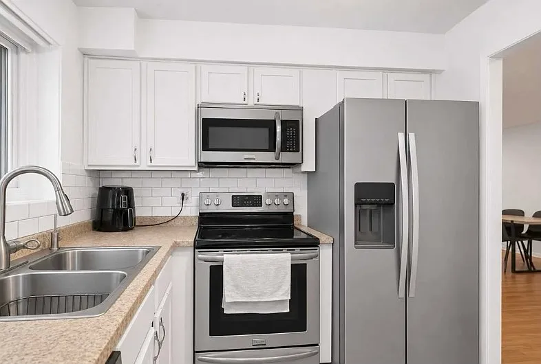 2 bed, 1.5 bath, 1000 sqft, $2,400 — Photo 2