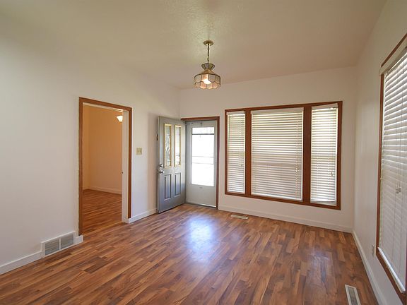 4th image of 502 W 1st St