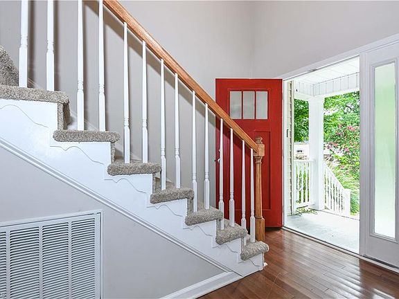 3rd image of 409 Warren St