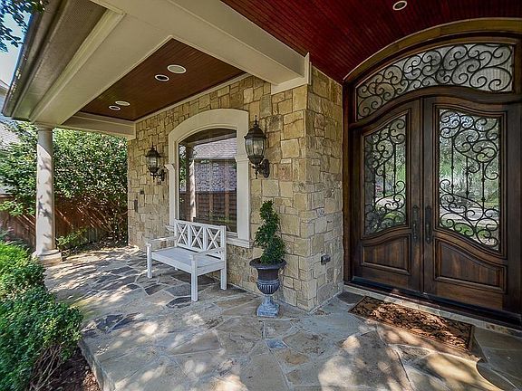 2nd image of 23 Royal Hampton Ct