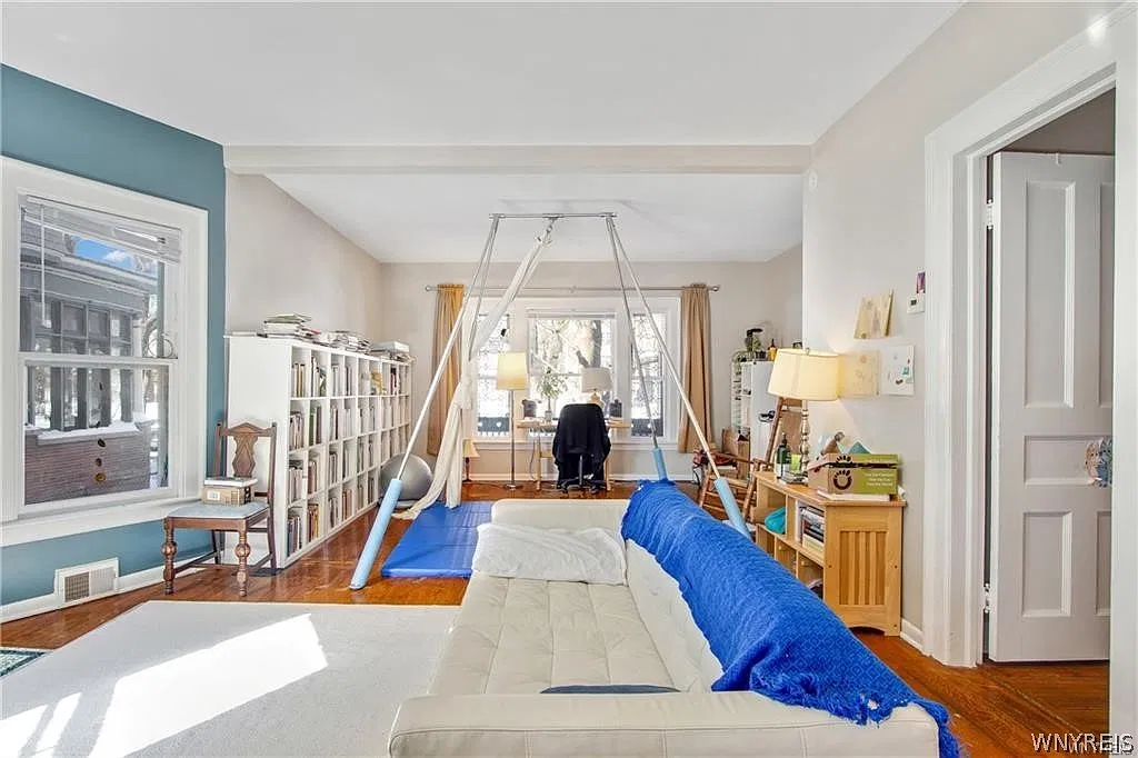 2 bed, 1.0 bath, 4805 sqft, $1,750 — Photo 3