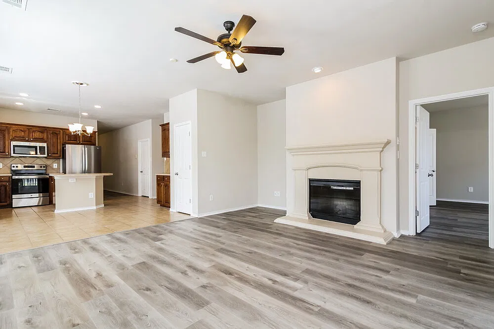 3 bed, 2.0 bath, 1616 sqft, $1,955 — Photo 4
