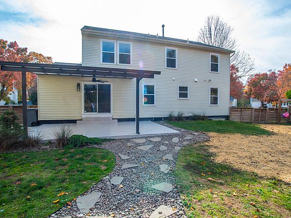 4th image of 7856 Crossbay Dr