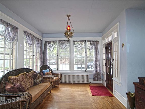 5th image of 24 W Broadway