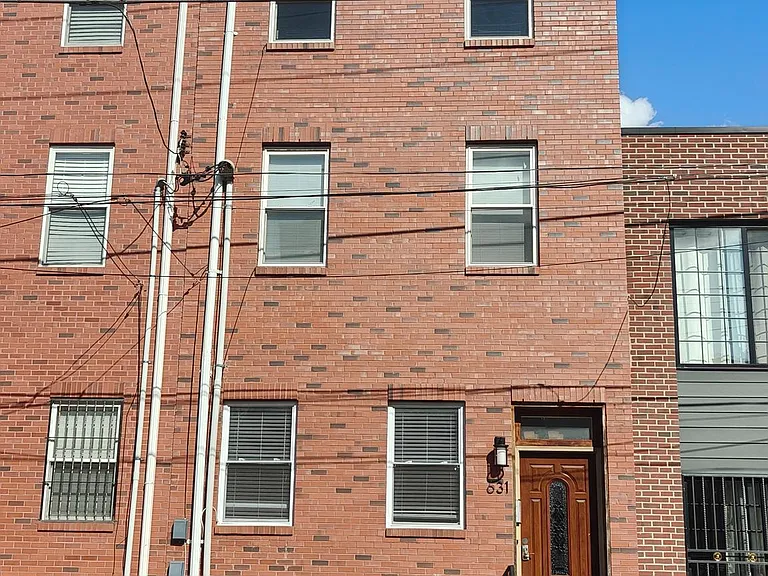 631 N 11th St #2R — Photo 1