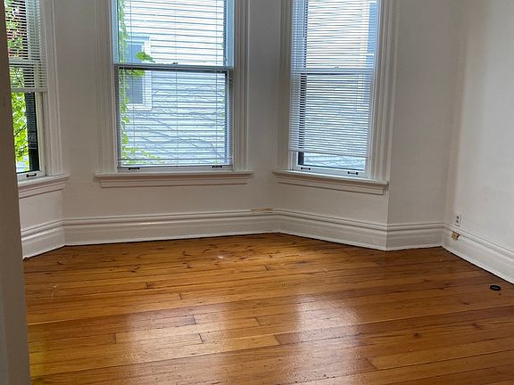 4th image of 1033 W Wellington Ave #2