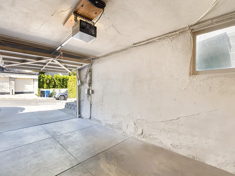 6920 Camrose Dr — Photo 23