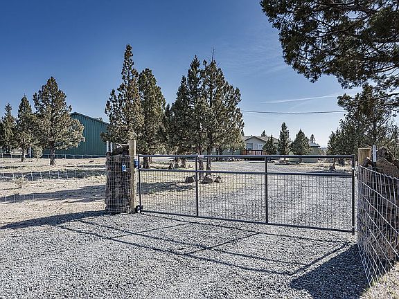 2nd image of 4647 SE Umatilla Loop