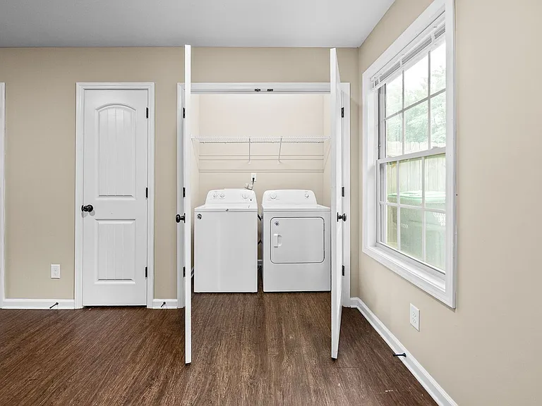 148 Center Pointe Dr — Photo 13