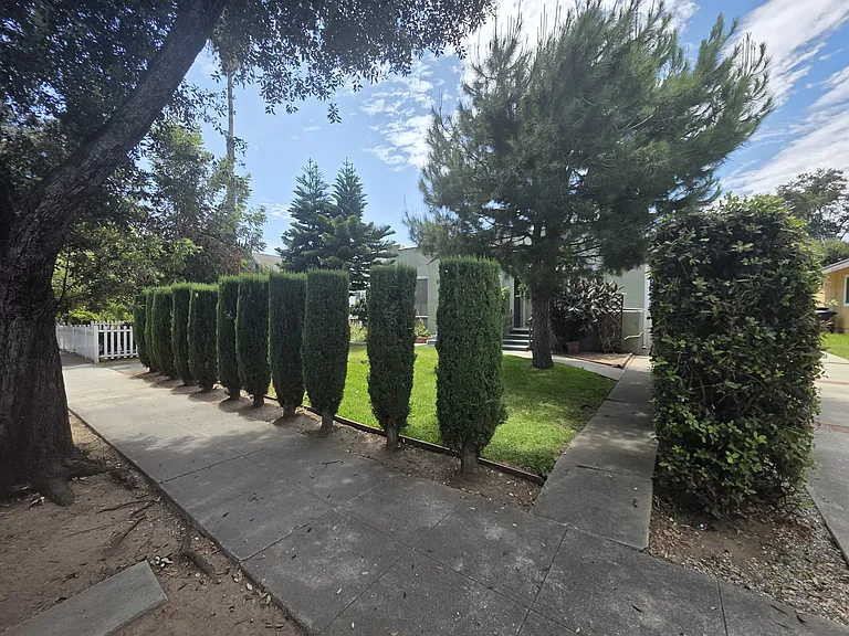 85 S Grand Oaks Ave — Photo 19