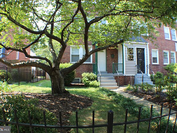 2nd image of 529 E Nelson Ave