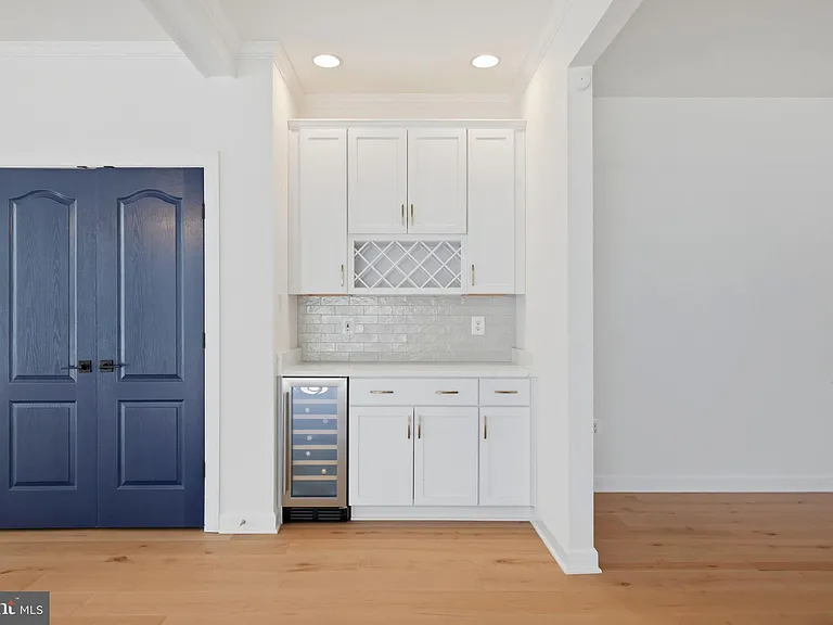 301 Kingdom Dr — Photo 42