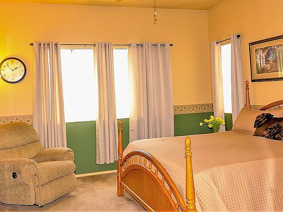 5th image of 6654 Logan Ave