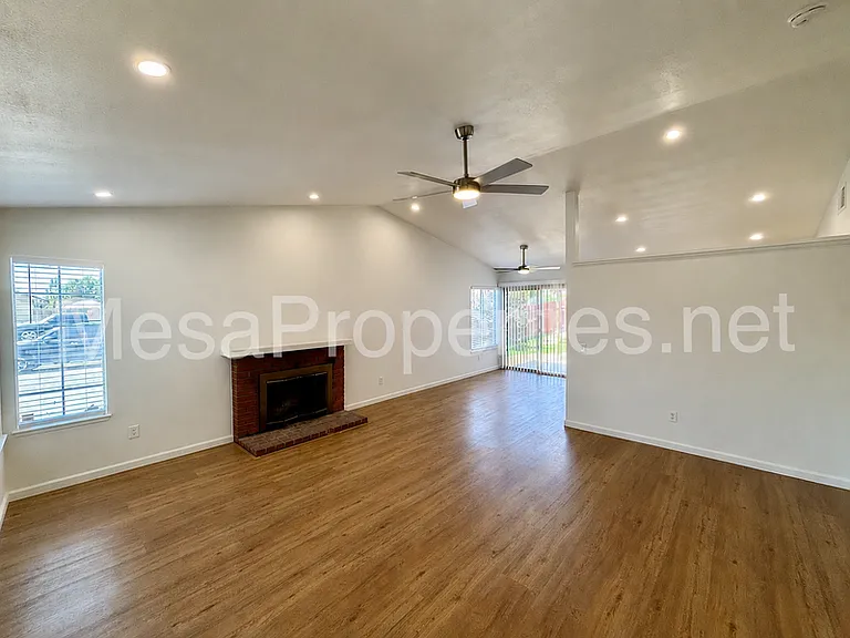 194 S Loretta St — Photo 3