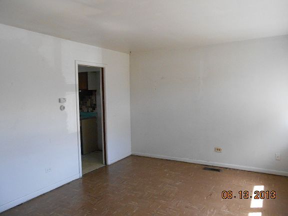 3rd image of 17037 Oakwood Ave