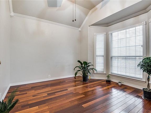 5th image of 2204 Tralee Cir