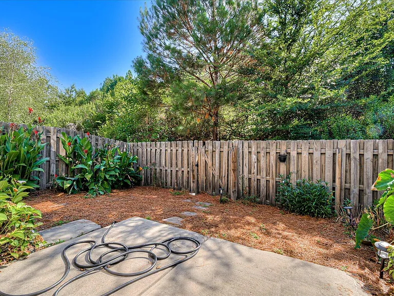 317 Buxton Ln — Photo 33