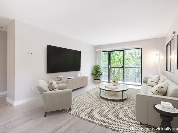 15020 N Bluff Rd #206, White Rock, BC V4B 5A4