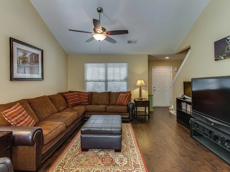 vaulted ceilings - spacious area to entertain and lounge!