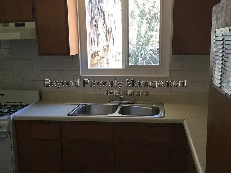 2153 Drescher St — Photo 5