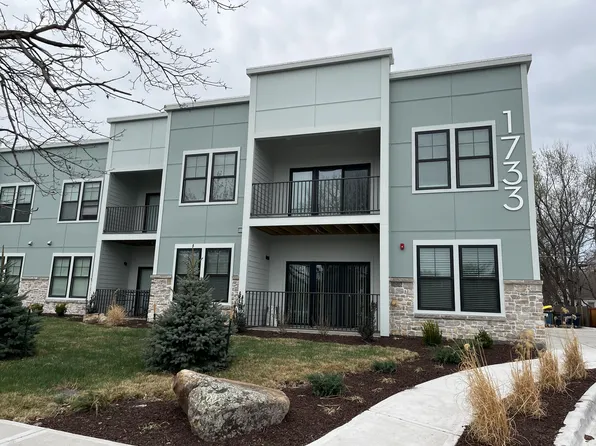 1733 Massachusetts St, Lawrence, KS