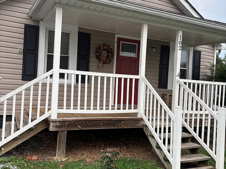 102 East Ave — Photo 4