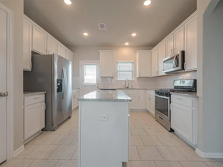 7446 French Quarter Ct — Photo 9