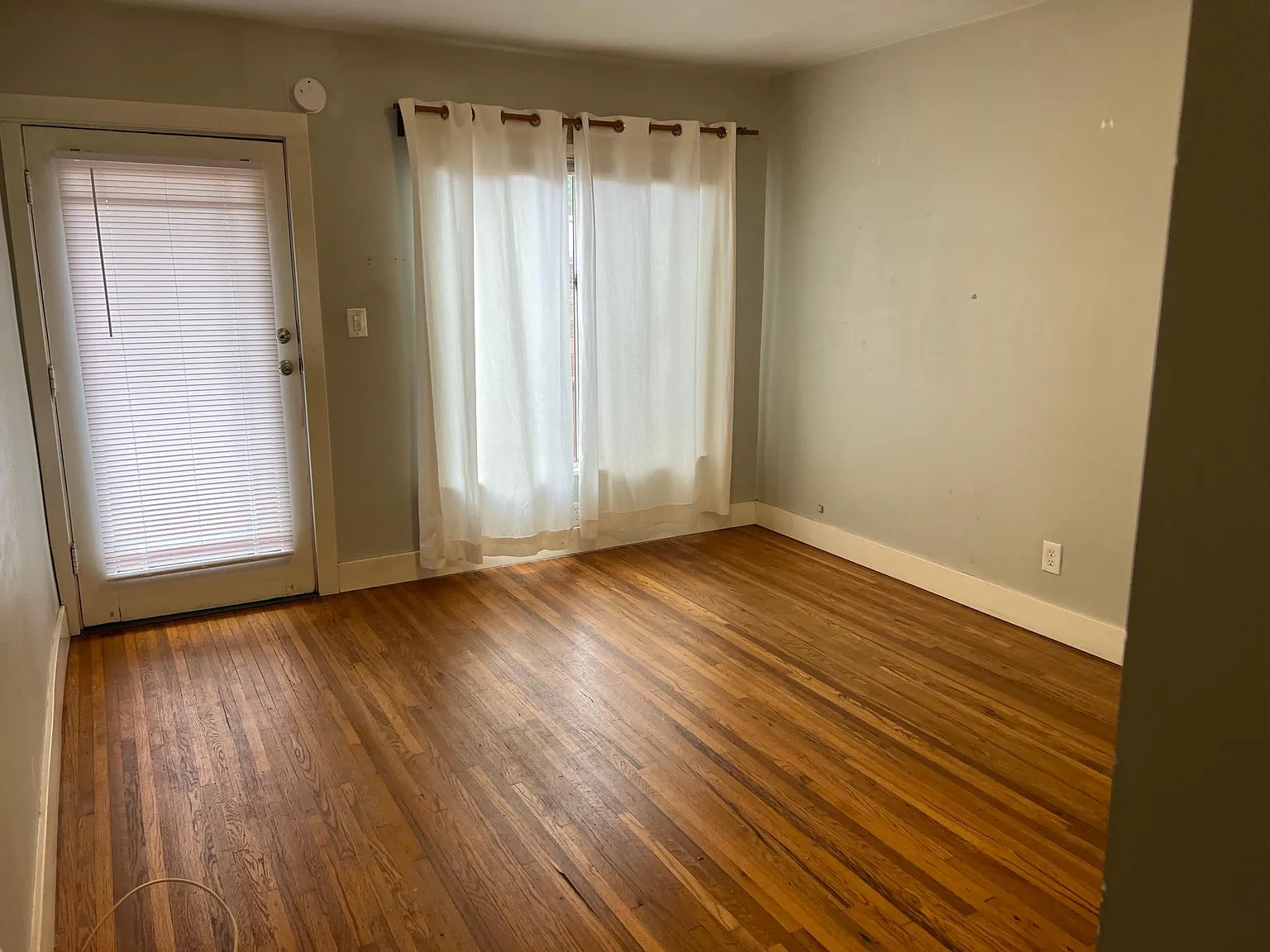 Studio, 330 sqft, $1,900 — Photo 3