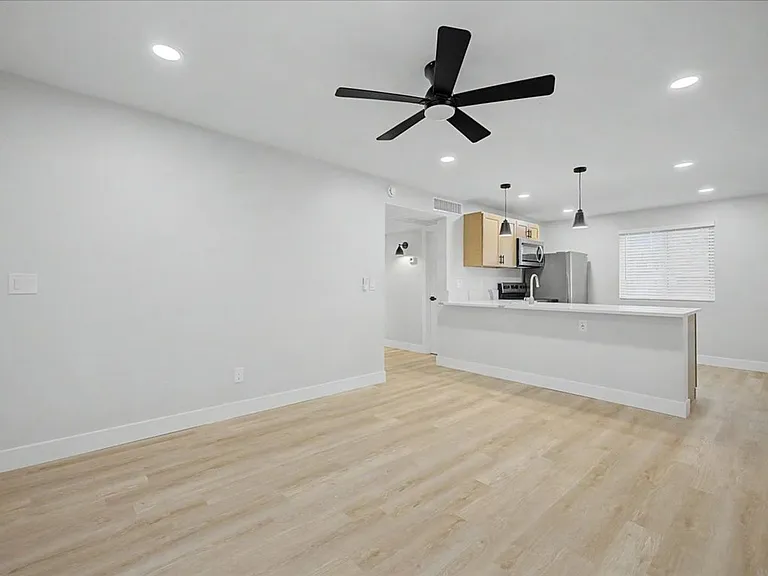 1604 N Forgeus Ave — Photo 6