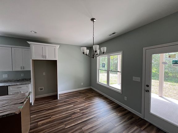 4th image of 104 E Sillinger Creek Dr
