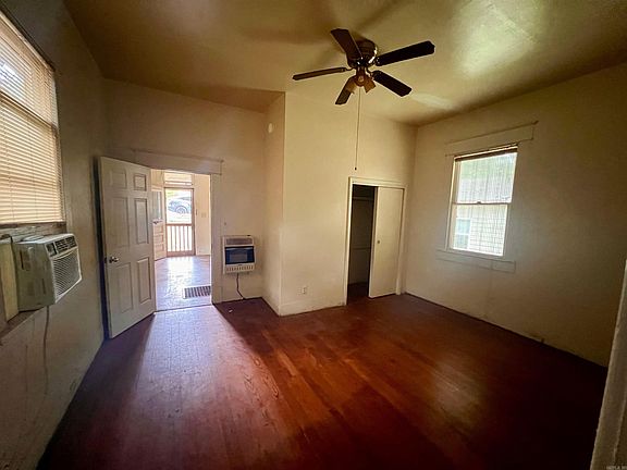 5th image of 820 N Polk St