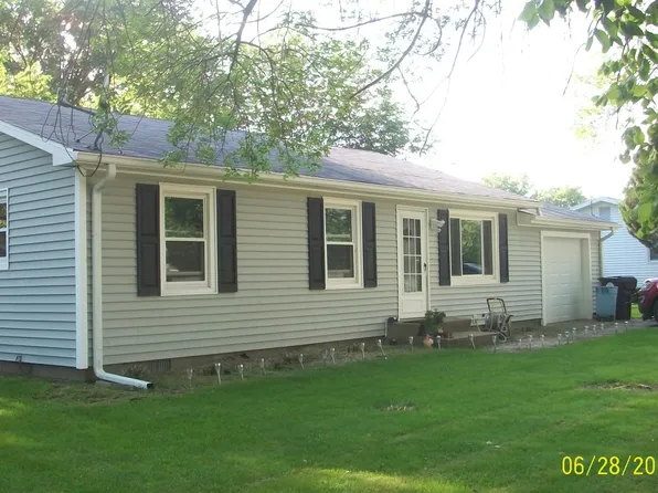 114 N Fritz Dr, Milford, IL 60953