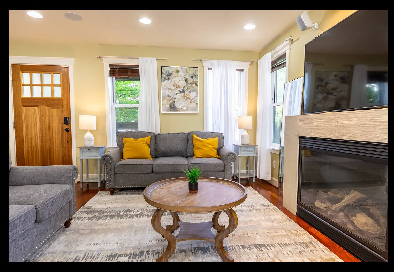 2333 W Crockett St — Photo 4