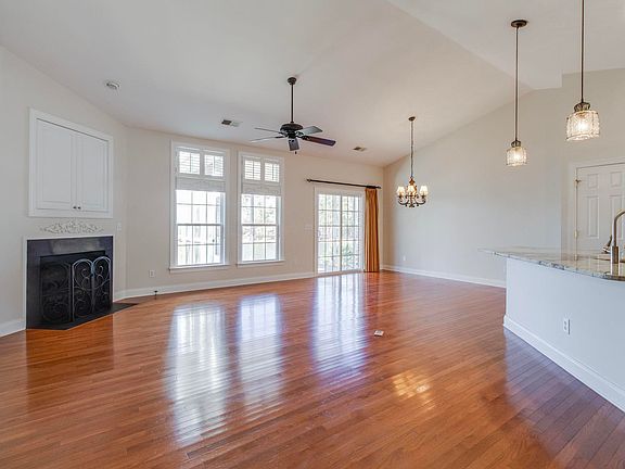 3rd image of 192 Palm St