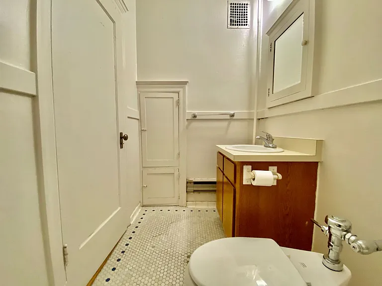 Campus Apartments — Photo 24