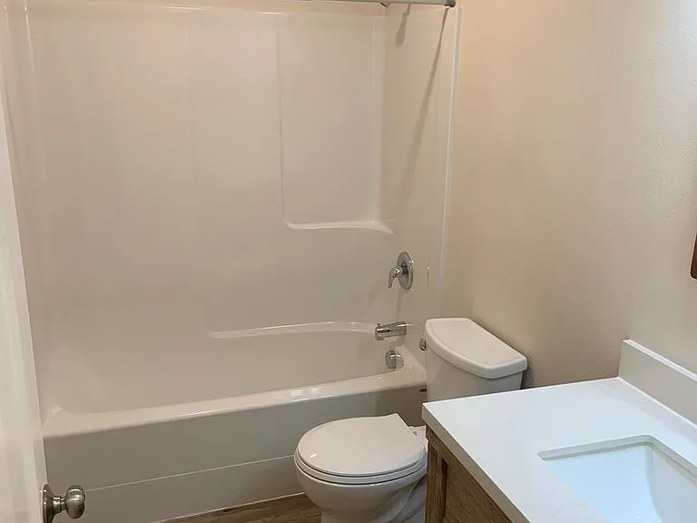 702 College St — Photo 15