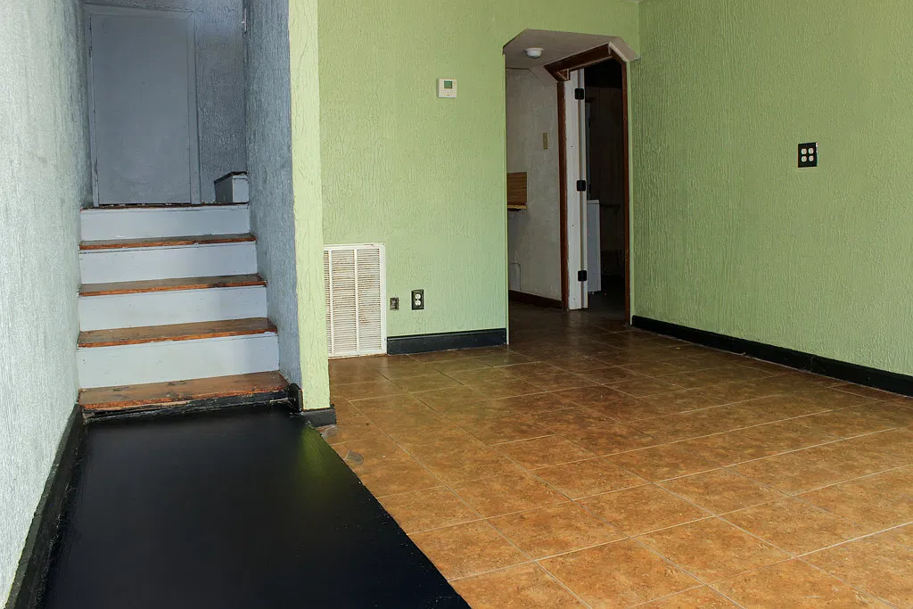 809 Beckley St — Photo 2