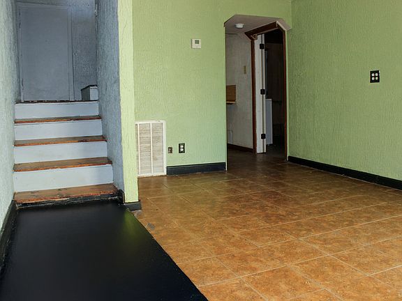 2nd image of 809 Beckley St #A