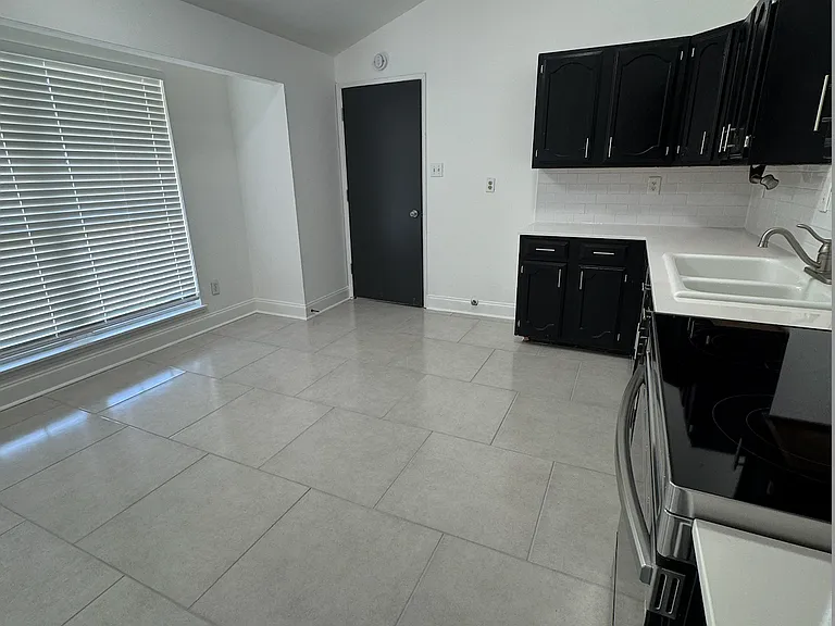 6012 Turner St — Photo 8