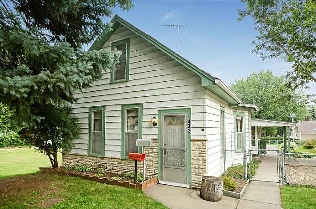1st image of 432 17th Ave N