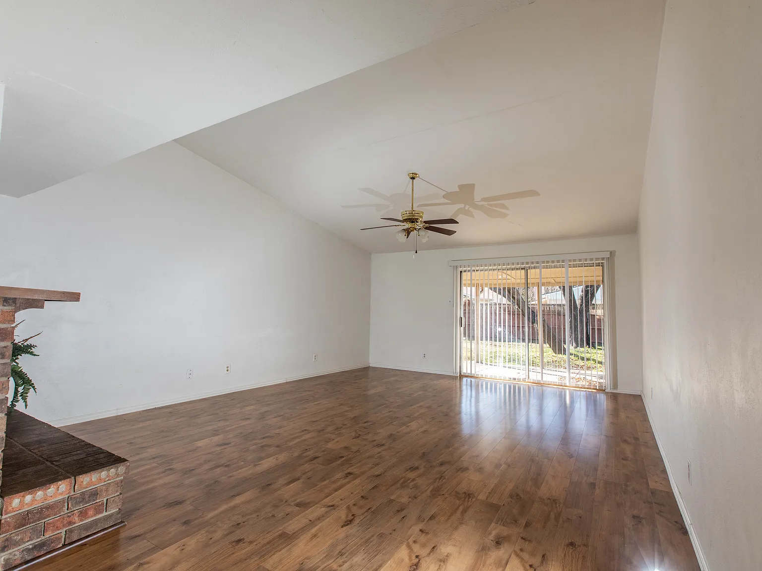 3 bed, 1496 sqft, $1,998 — Photo 3