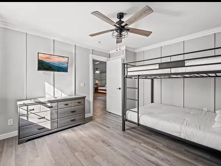 755 Plantation Dr — Photo 3