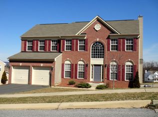 915 Chardrie Dr, York, PA 17402