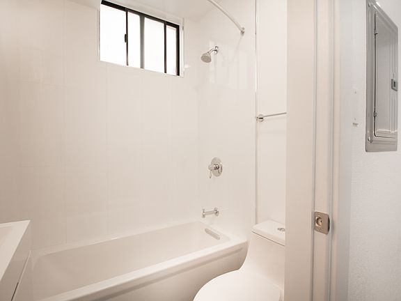 5th image of 535 Leavenworth St APT 42