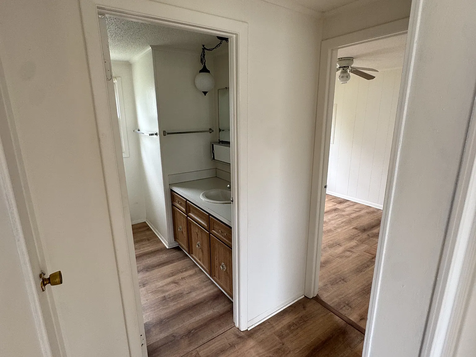 138 RUBY ST - . — Photo 4