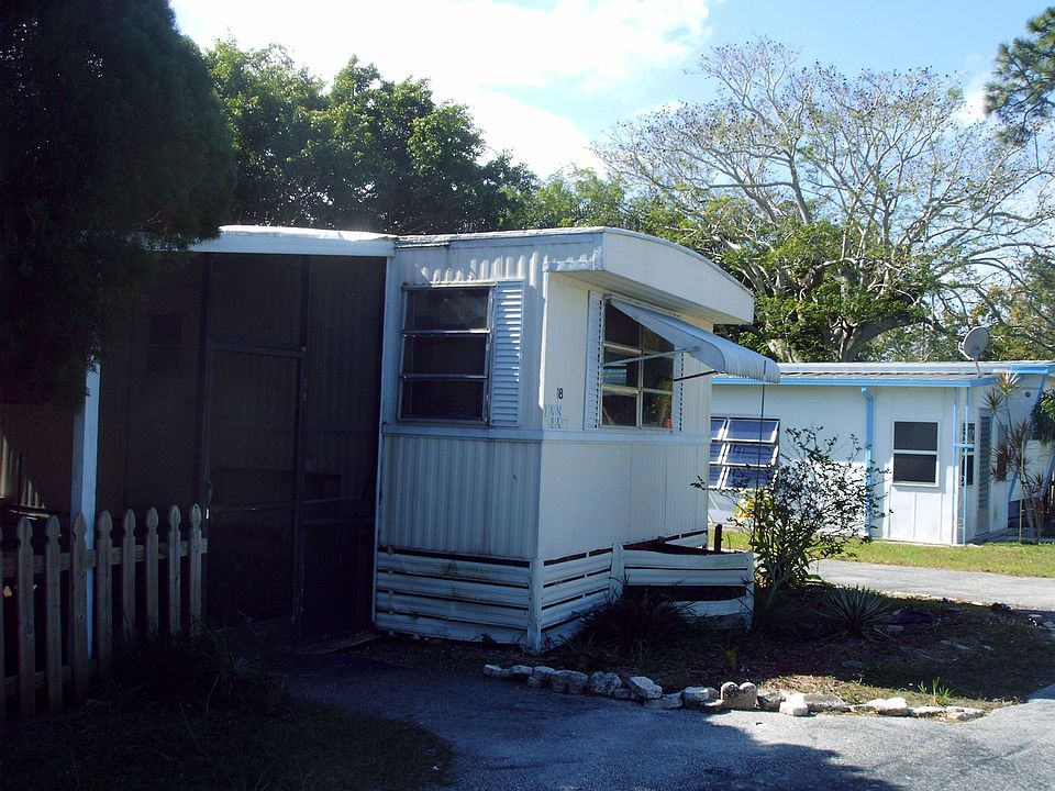 Screen porch West view
