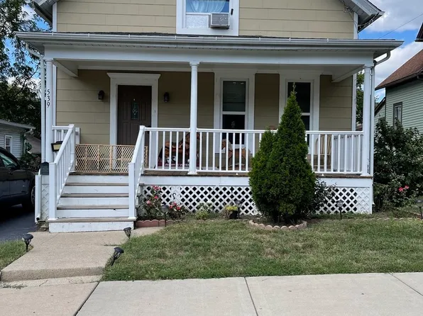 539 Spruce St, Aurora, IL 60506